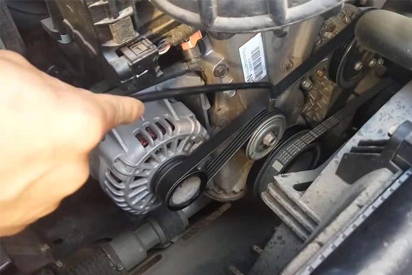 王五镇转速传感器的工作原理是什么？