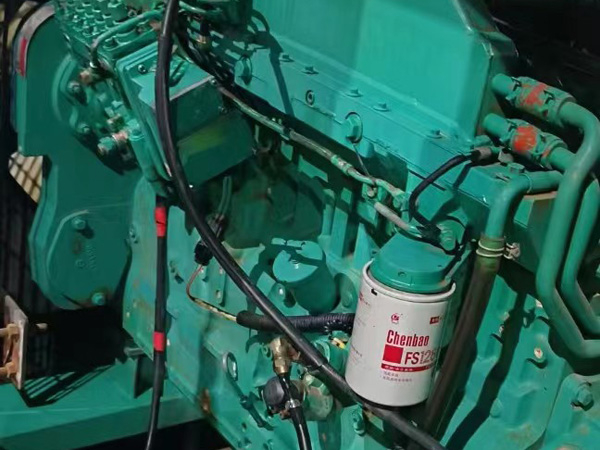 王五镇如何确定新的发电机组控制系统是否与原系统兼容？