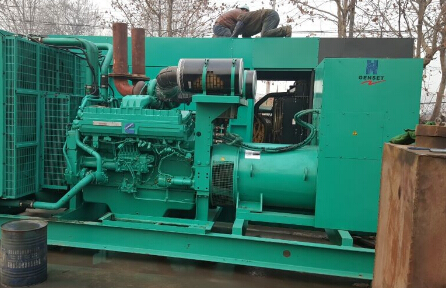 王五镇发电机组如何判断水冷式机油散热器内部是否需要清洗？