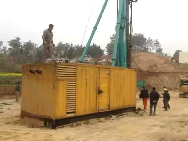 王五镇如何判断水冷式机油散热器密封件是否需要更换？